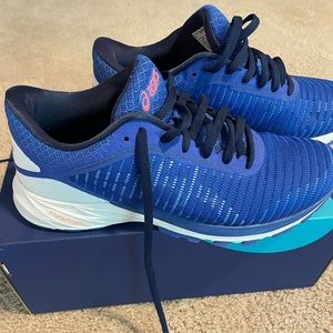 Brand new ASICS Dynaflyte 2 sneakers. Never worn. Still in box. Blue.